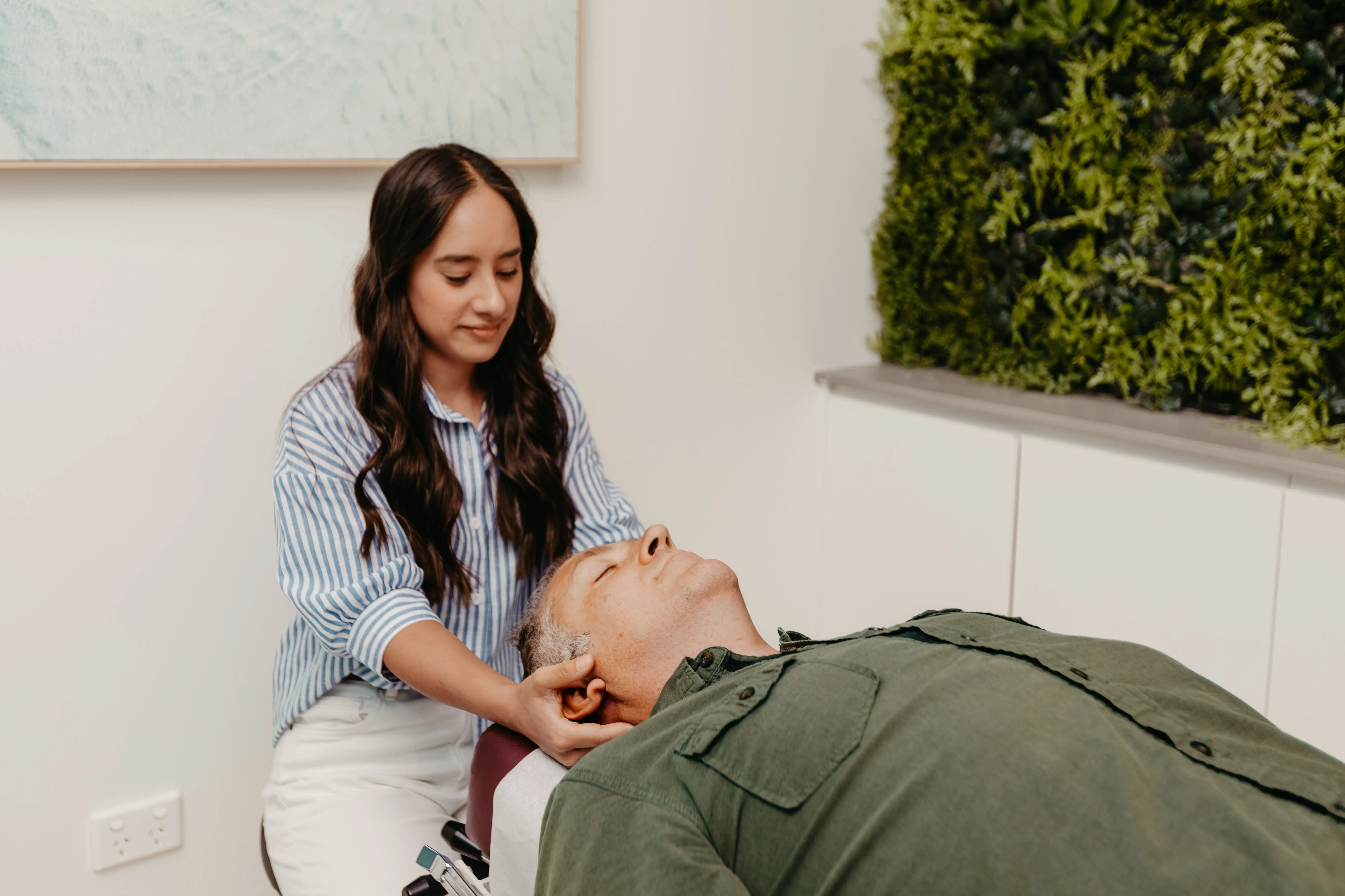 Chiropractic treatment for back and neck pain relief